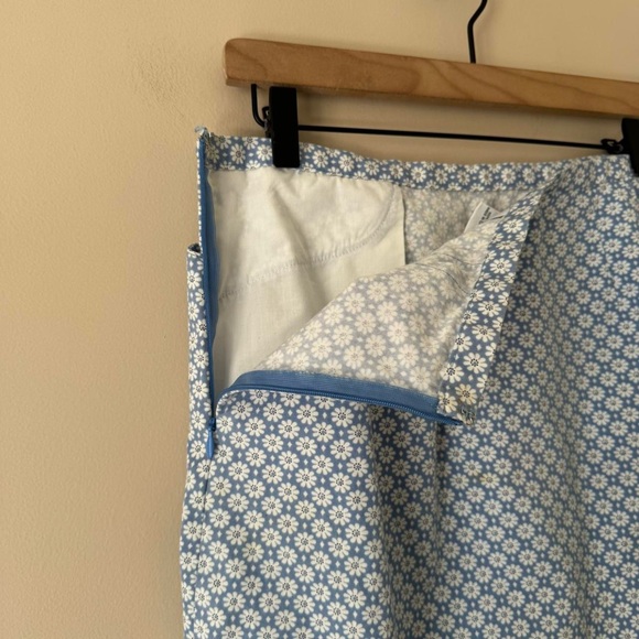 90s Tiny Daisy Blue White Skirt Petite 28” waist - Picture 6 of 6